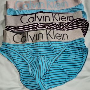 3 pair Calvin Kein Breifs